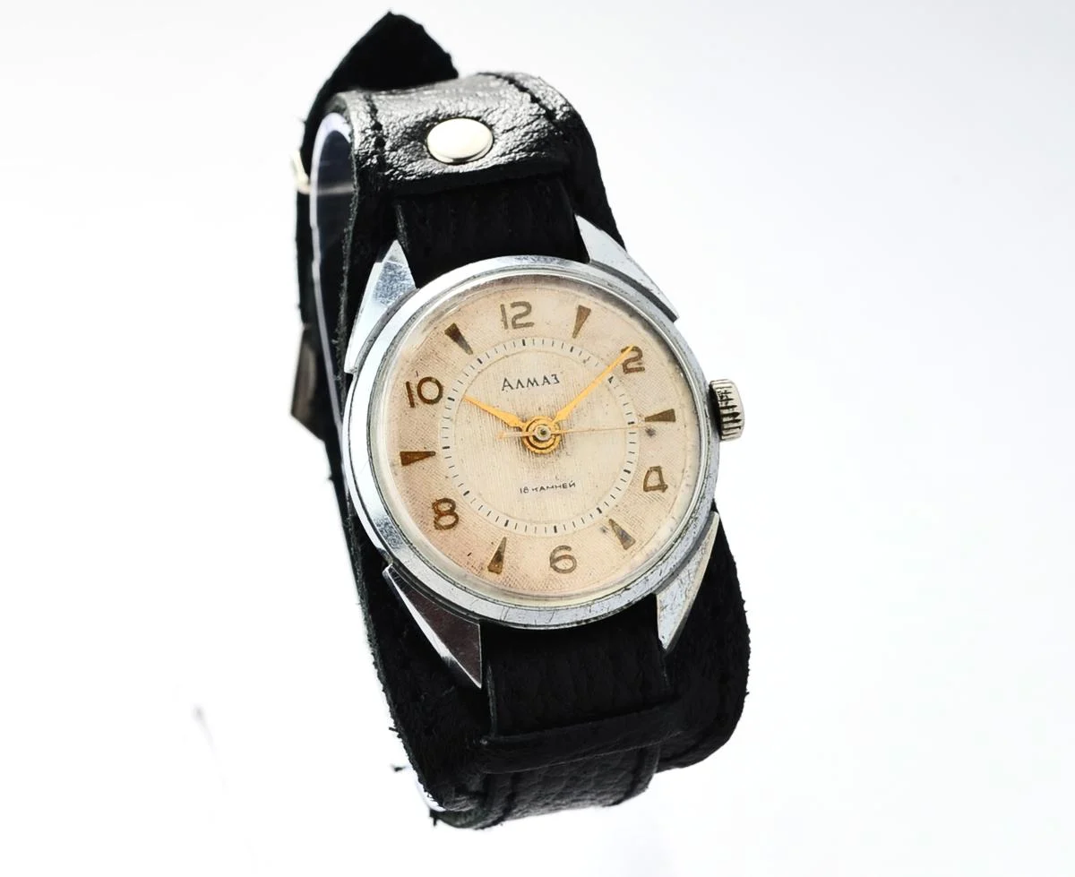 Vintage Soviet Almaz mechanical wristwatch from the 4th quarter of 1960!