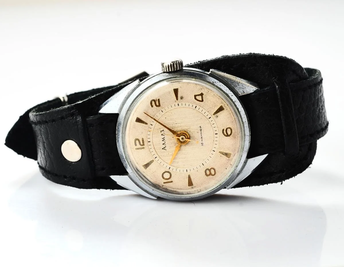 Vintage Soviet Almaz mechanical wristwatch from the 4th quarter of 1960!