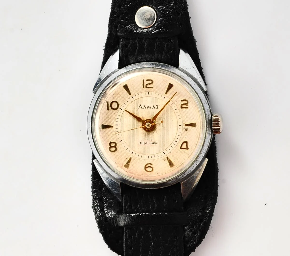 Vintage Soviet Almaz mechanical wristwatch from the 4th quarter of 1960!