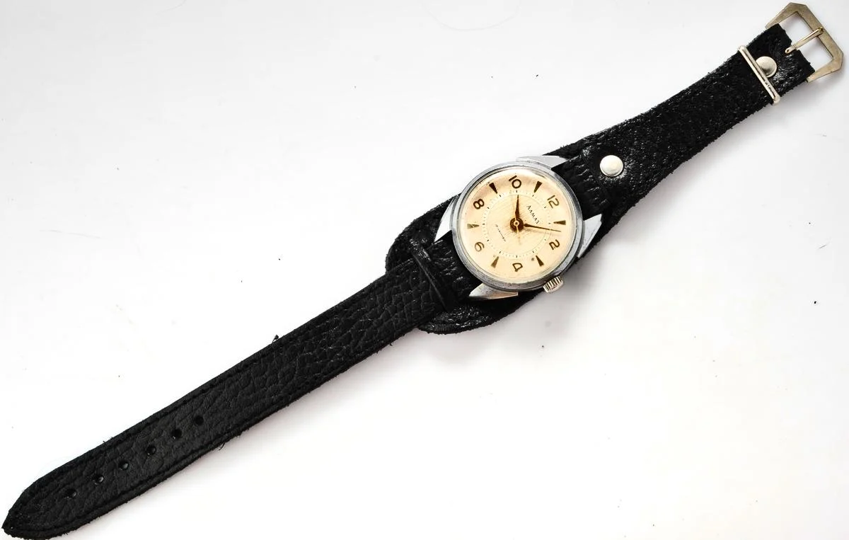 Vintage Soviet Almaz mechanical wristwatch from the 4th quarter of 1960!