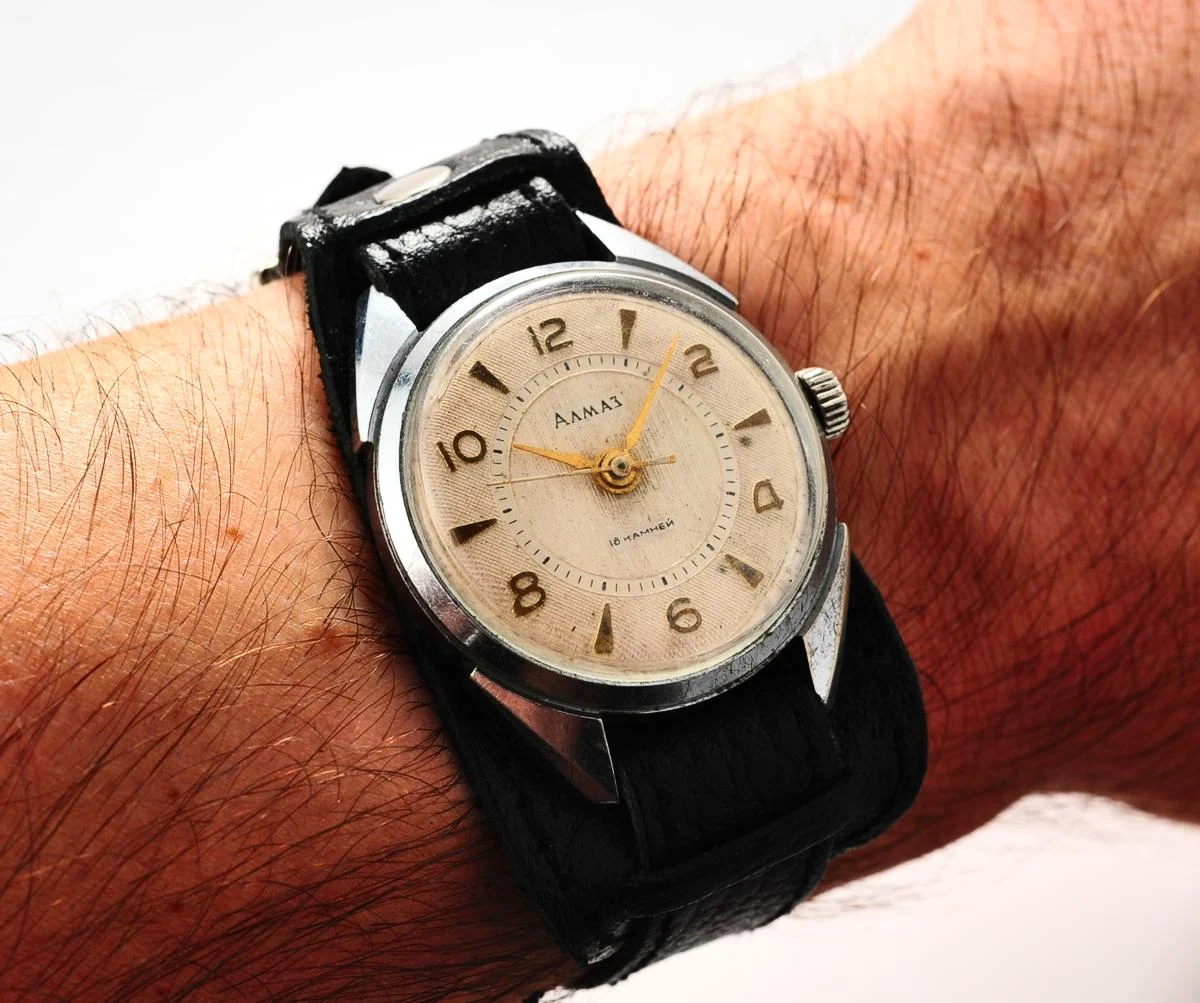Vintage Soviet Almaz mechanical wristwatch from the 4th quarter of 1960!