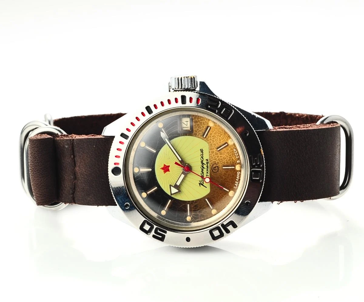 Komandirskie mechanical watch with genuine leather NATO strap