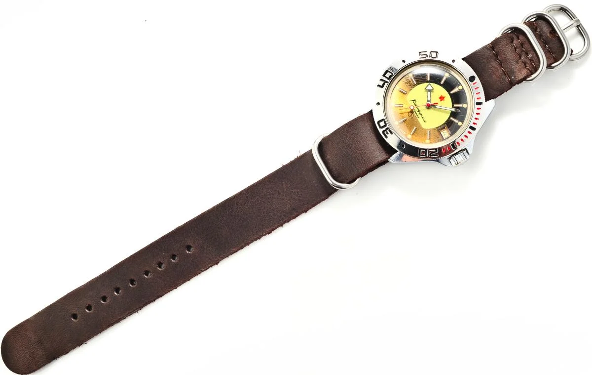 Komandirskie mechanical watch with genuine leather NATO strap