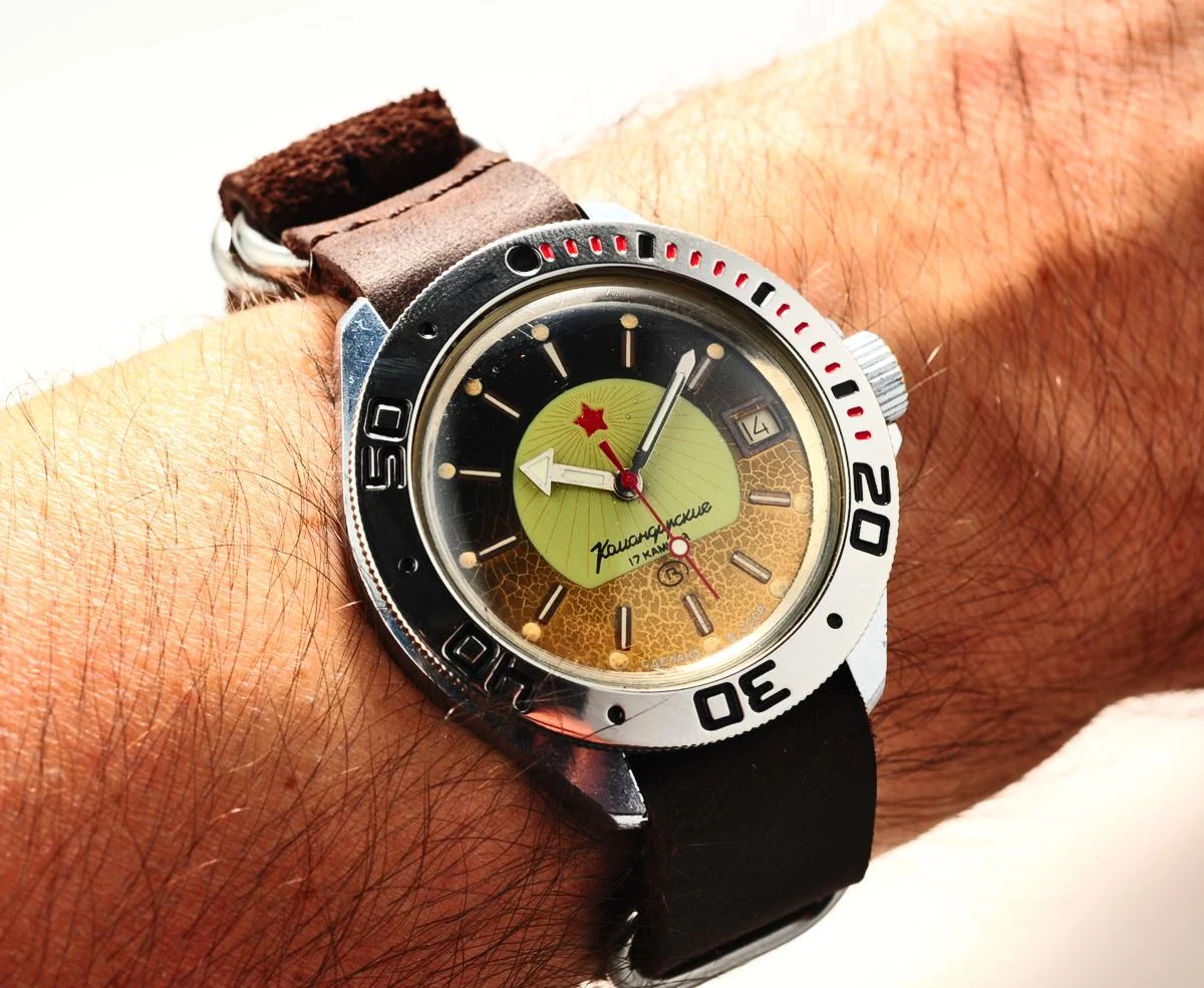 Komandirskie mechanical watch with genuine leather NATO strap