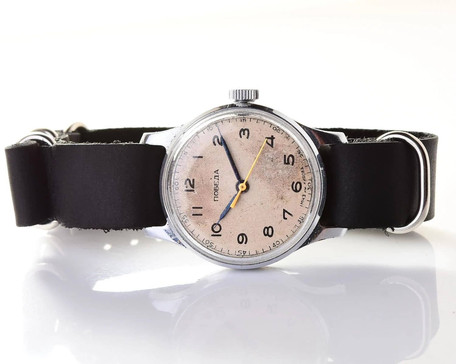 Vintage Pobeda watch with central seconds hand, from 1954