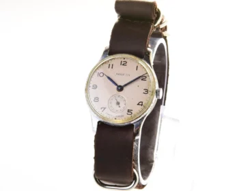 Vintage Soviet mechanical Pobeda wrist watch, 3rd quarter 1955