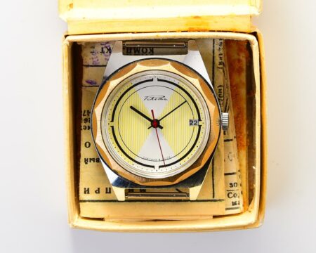 TIME CAPSULE: Vintage soviet RAKETA watch, NEW old stock(NOS)!