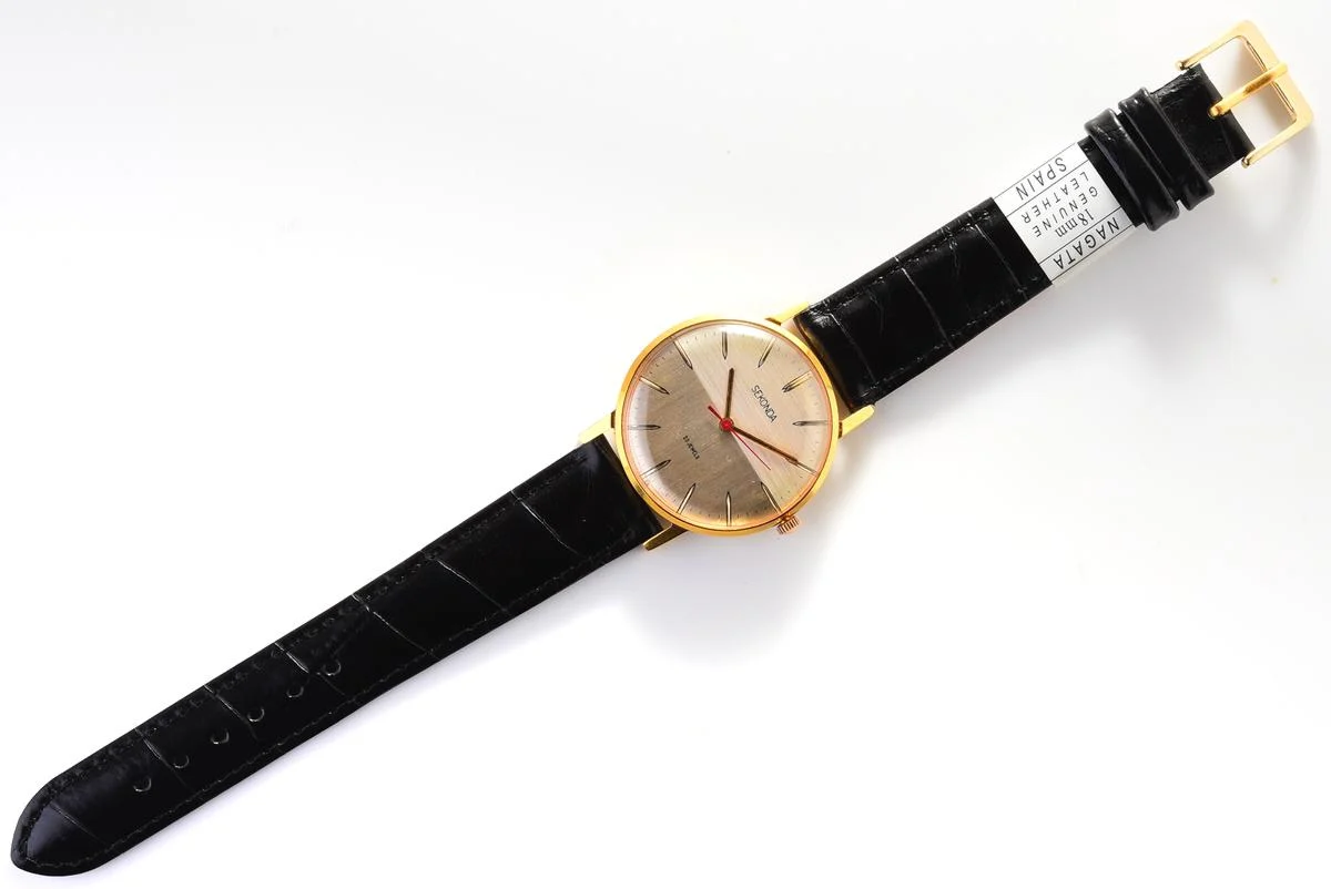 Soviet vintage gold-plated Sekonda with rare duotone dial!