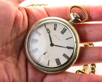 Excellent Molnija pocket watch - open face, Ural design