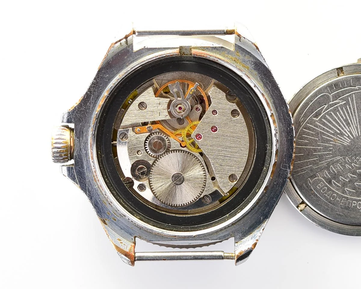 Vostok Commander's watch - Komandirskie Tank with black bezel and genuine leather NATO strap