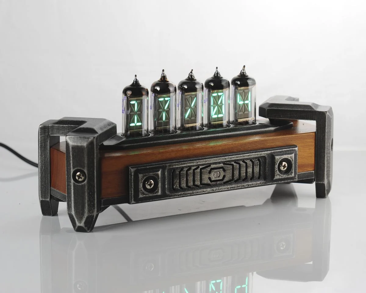 Soviet Vacuum Florescent Display (ИВ-17) tubes retro clock