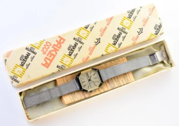 TIME CAPSULE: Vintage Soviet Raketa watch, New Old Stock (NOS)!
