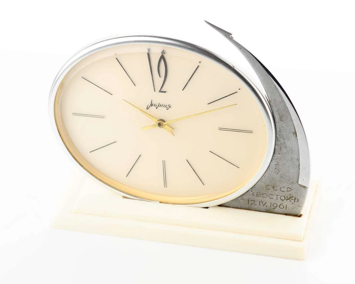 Molnija Vostok-1 space flight commemoration table clock!