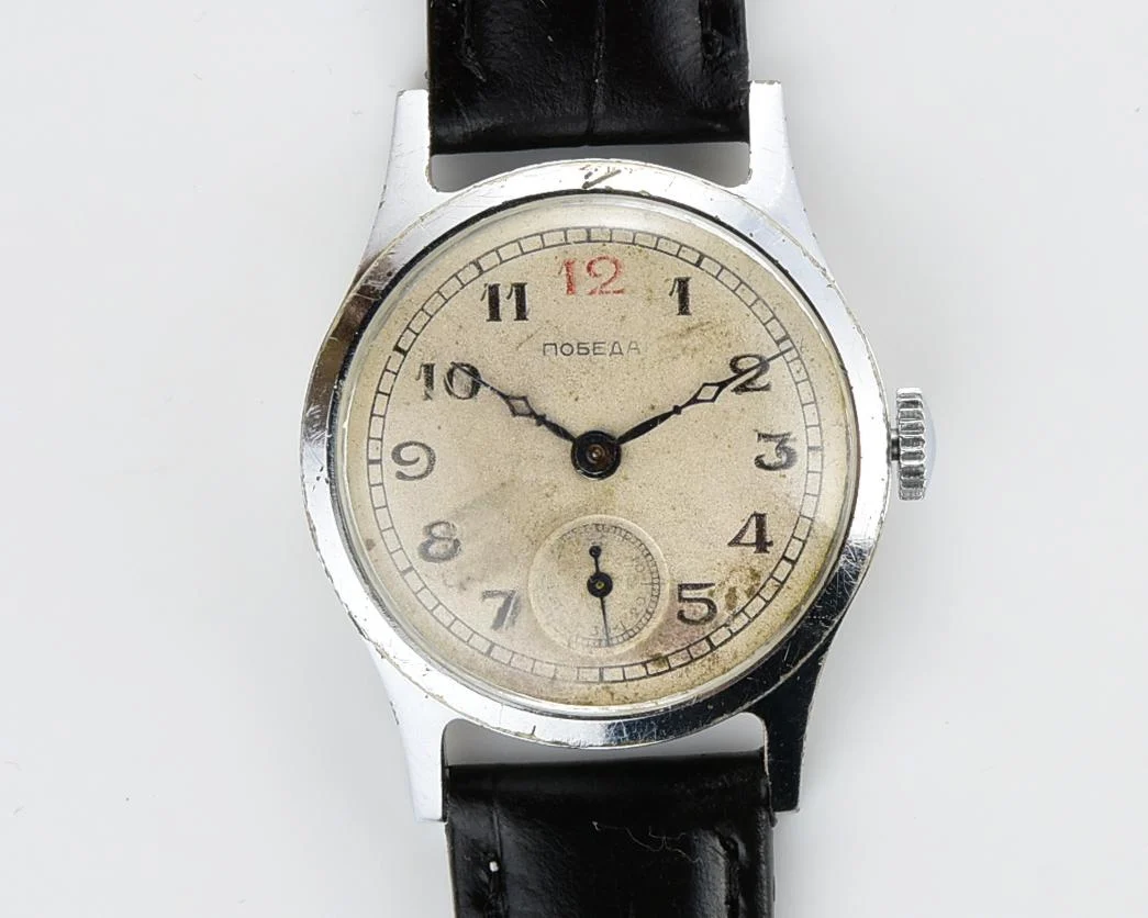 Vintage mechanical Pobeda wrist watch "red 12" - 4th quarter 1952