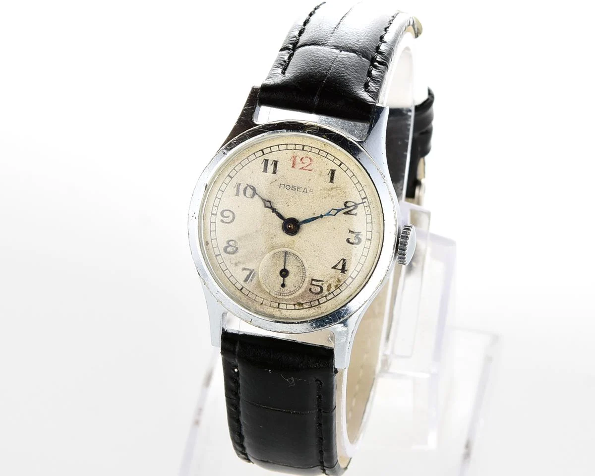 Vintage mechanical Pobeda wrist watch "red 12" - 4th quarter 1952