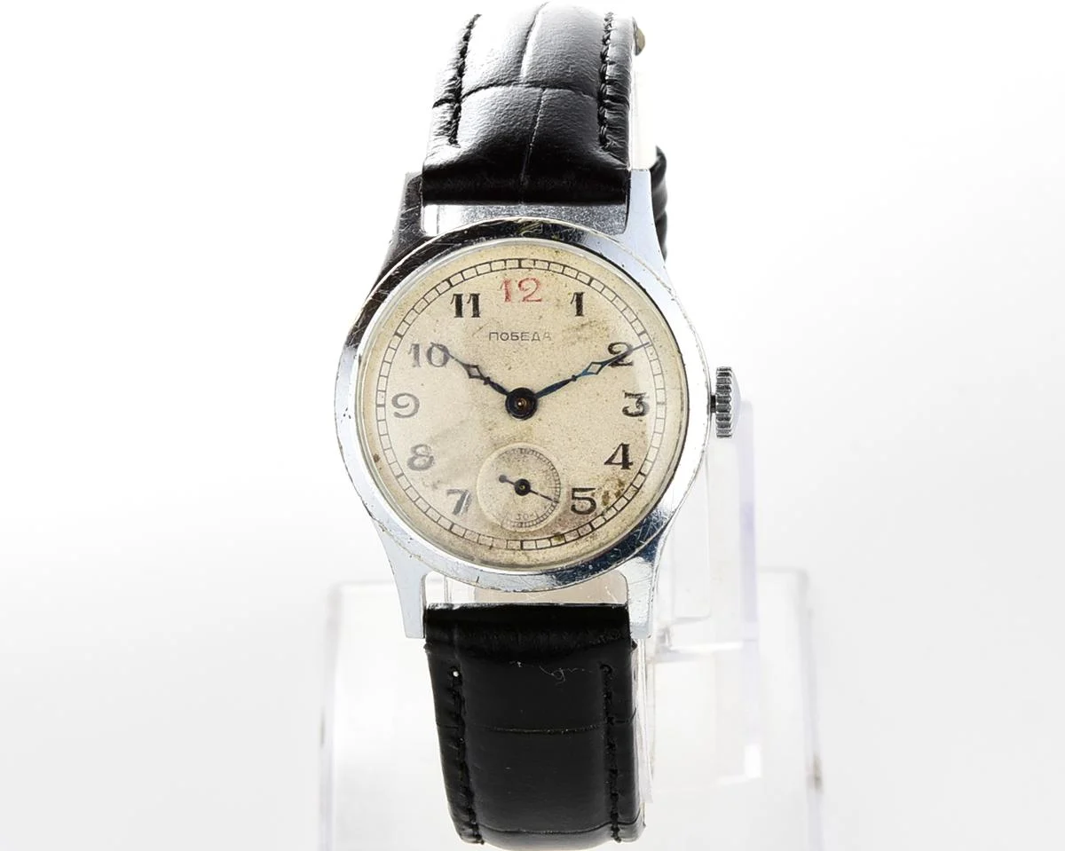 Vintage mechanical Pobeda wrist watch "red 12" - 4th quarter 1952