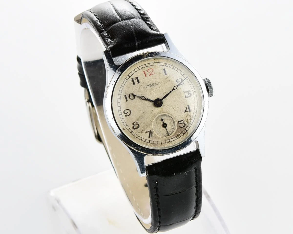 Vintage mechanical Pobeda wrist watch "red 12" - 4th quarter 1952
