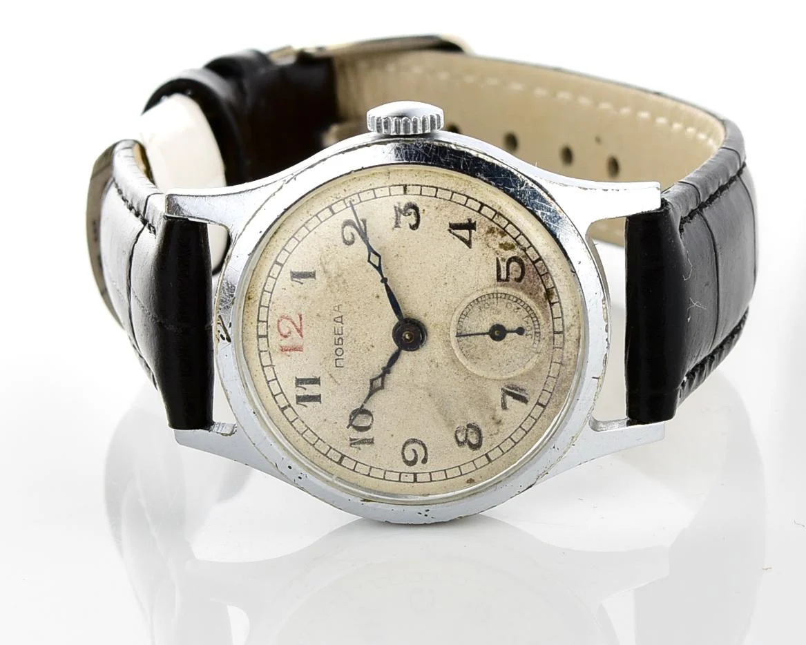 Vintage mechanical Pobeda wrist watch "red 12" - 4th quarter 1952