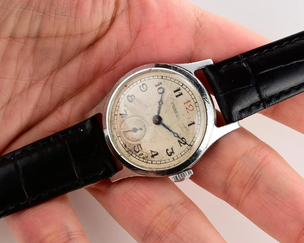 Vintage mechanical Pobeda wrist watch "red 12" - 4th quarter 1952