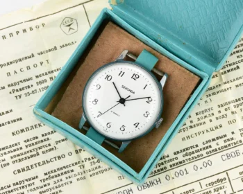 TIME CAPSULE: Vintage Soviet Sekonda (export Raketa) wristwatch, New Old Stock (NOS)!