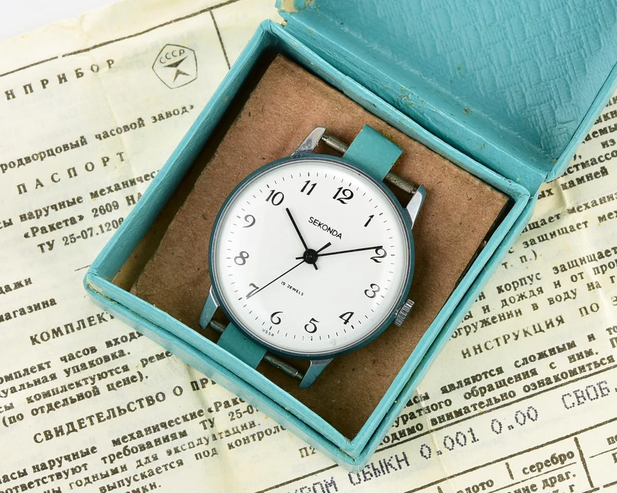 TIME CAPSULE: Vintage Soviet Sekonda (export Raketa) wristwatch, New Old Stock (NOS)!