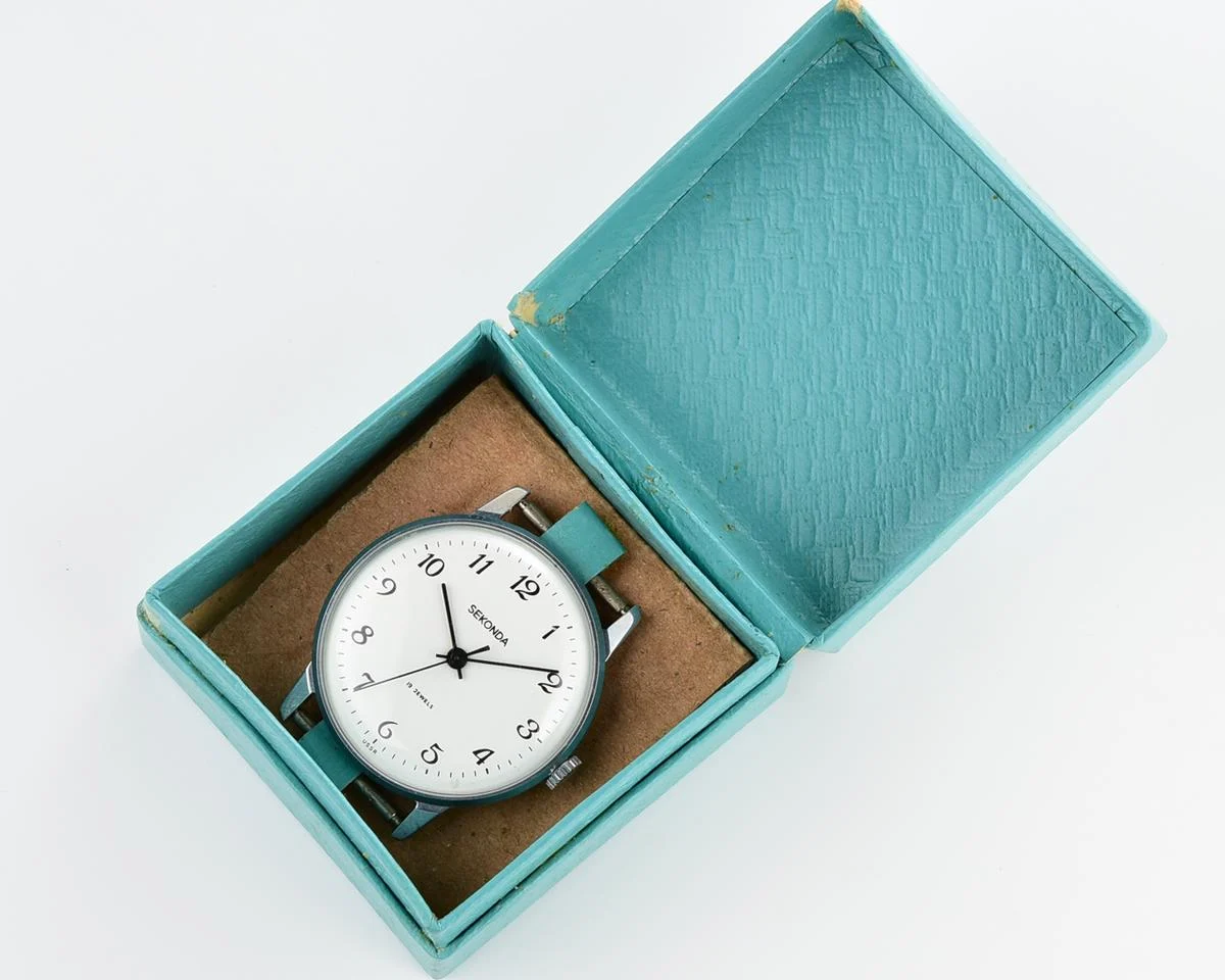 TIME CAPSULE: Vintage Soviet Sekonda (export Raketa) wristwatch, New Old Stock (NOS)!