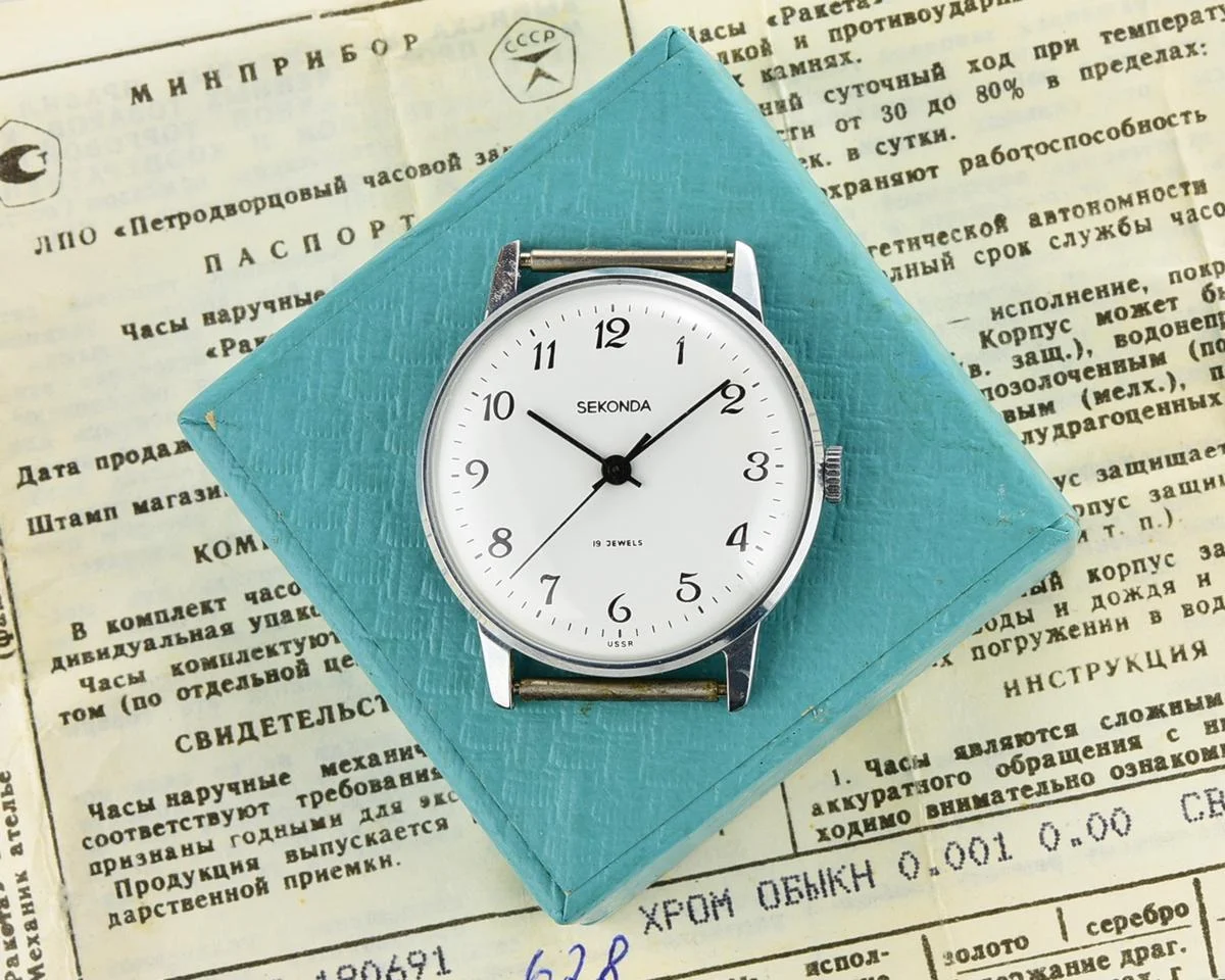 TIME CAPSULE: Vintage Soviet Sekonda (export Raketa) wristwatch, New Old Stock (NOS)!