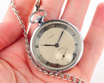 Soviet open face Molnija vintage pocket watch from 1951 with cool engraving