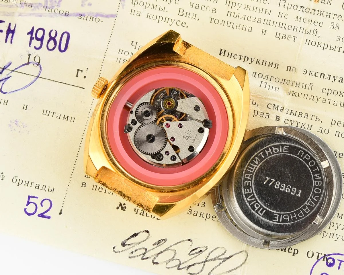TIME CAPSULE: Luch Soviet gold-plated vintage wrist watch for ladies – New Old Stock (NOS)!