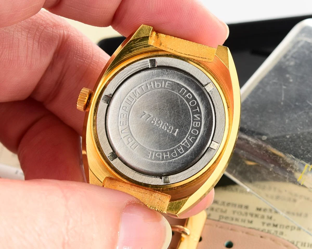 TIME CAPSULE: Luch Soviet gold-plated vintage wrist watch for ladies – New Old Stock (NOS)!