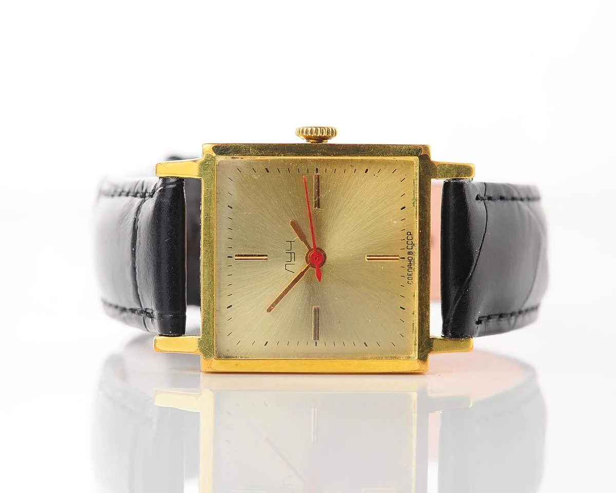 watch Luch square AU20 8859-0042