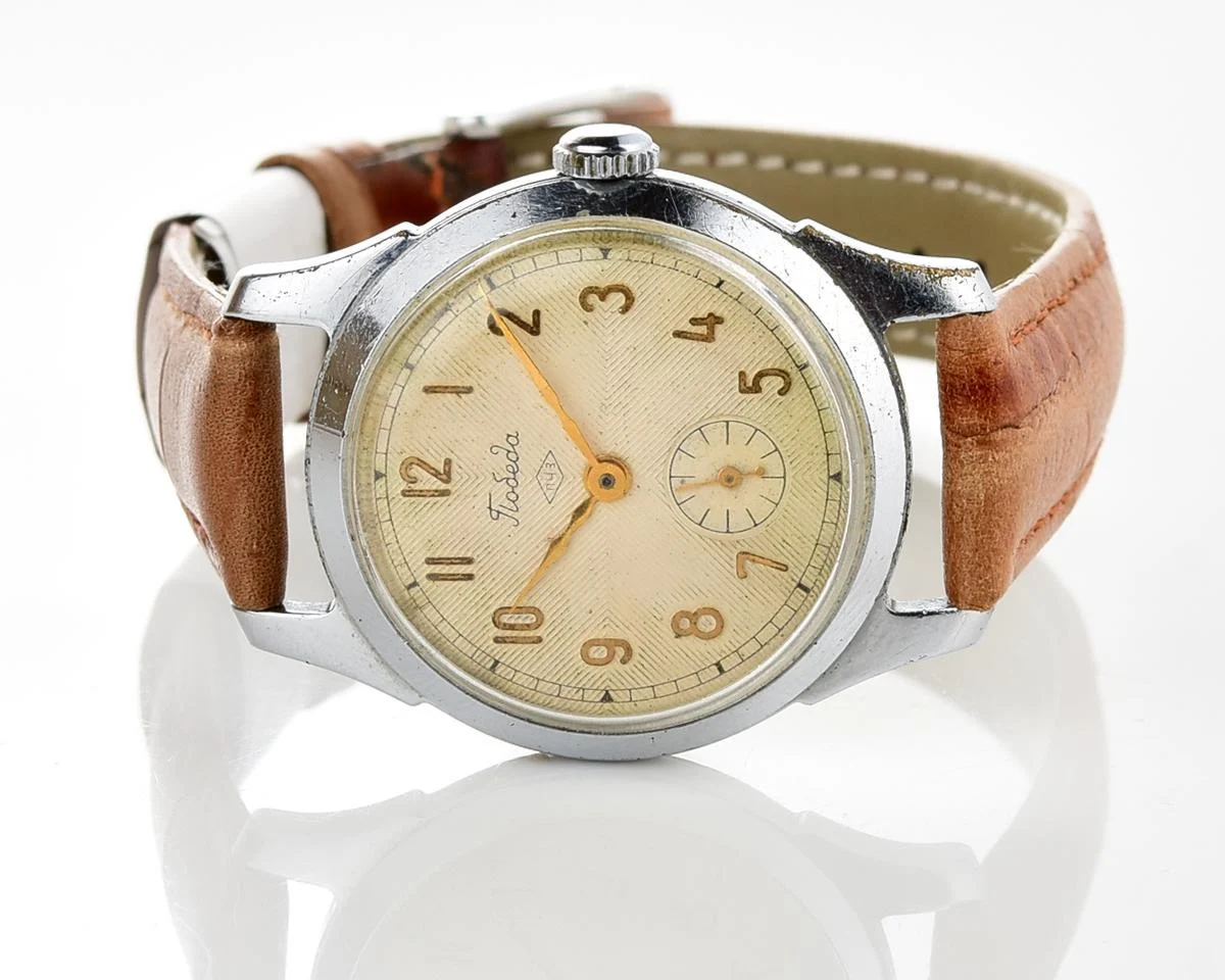 Vintage Soviet mechanical Pobeda wrist watch
