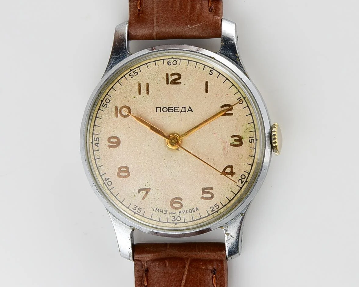 Good condition vintage Pobeda watch with central seconds hand, from 1954