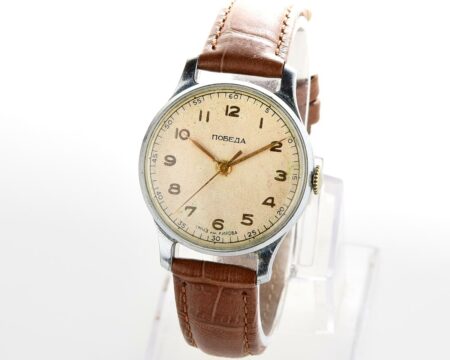 Good condition vintage POBEDA watch with central seconds hand, from 1954