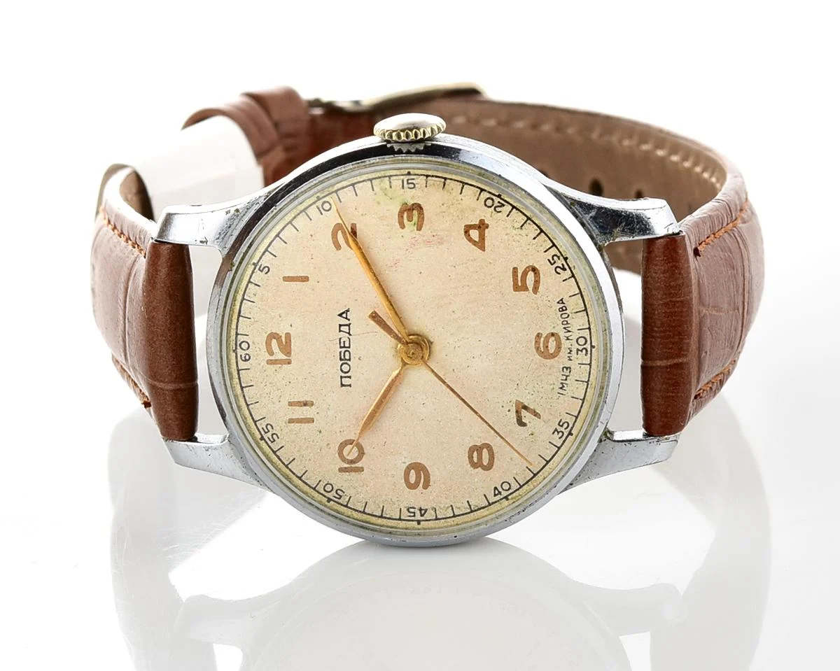 Good condition vintage Pobeda watch with central seconds hand, from 1954