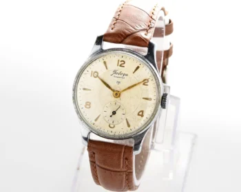 Vintage Soviet mechanical Pobeda wrist watch, 4th quarter 1958