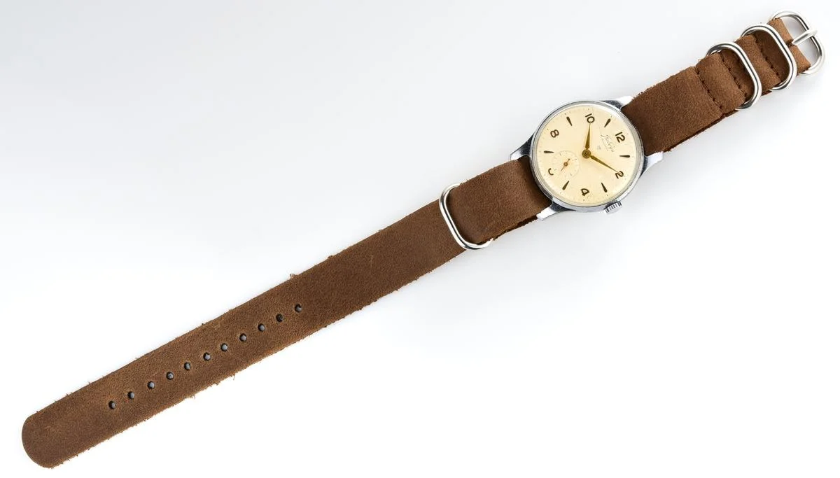 Vintage Soviet mechanical Pobeda wrist watch, 2MChZ from 4th quarter of 1956