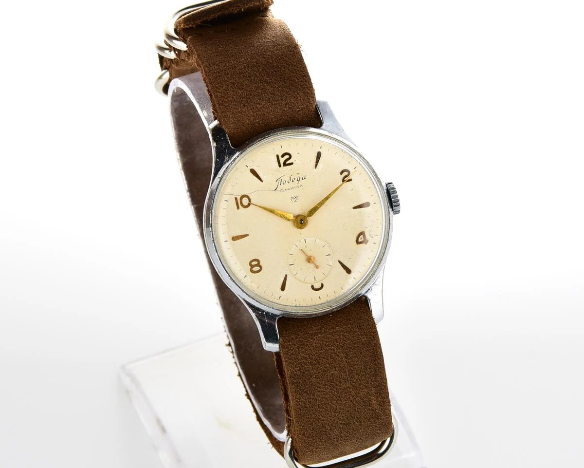 Vintage Soviet mechanical Pobeda wrist watch, 2MChZ from 4th quarter of 1956
