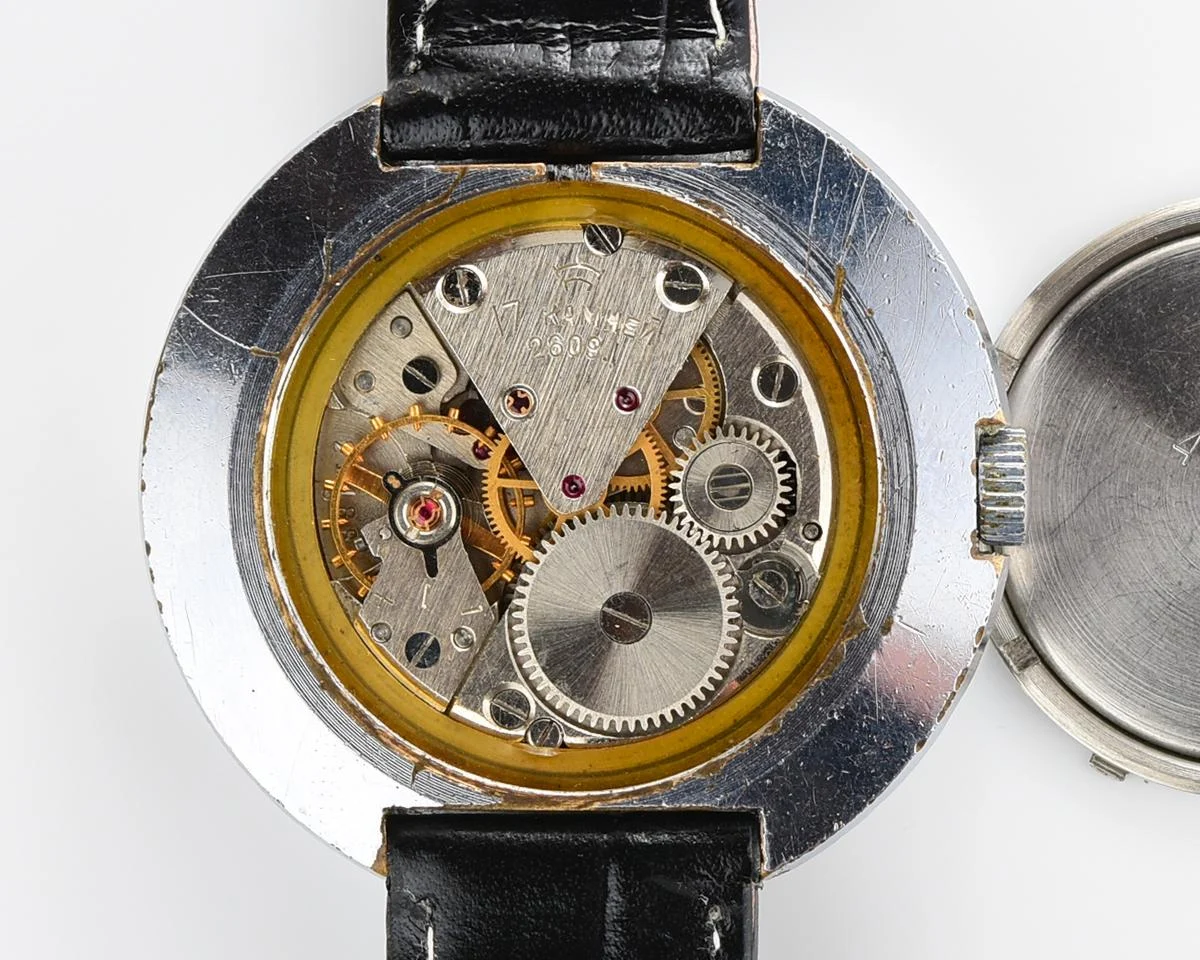 Vintage mechanical Cornavin-Raketa wrist watch