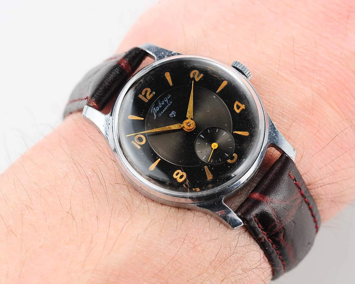 Vintage Soviet mechanical Pobeda wrist watch from 2nd Moskow watch factory