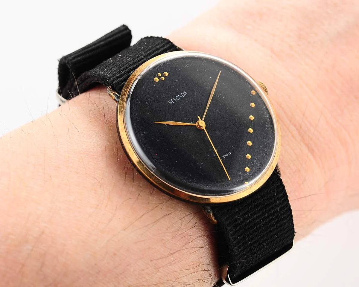 Large Soviet Sekonda (Zarya) mechanical wrist watch