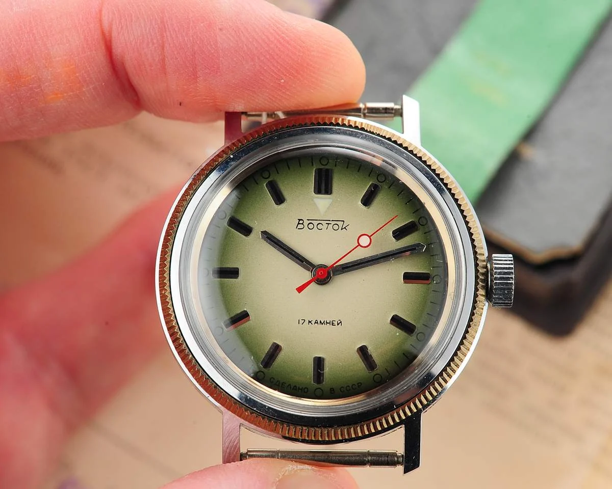 watch Vostok round greenish NOS 9160-0175