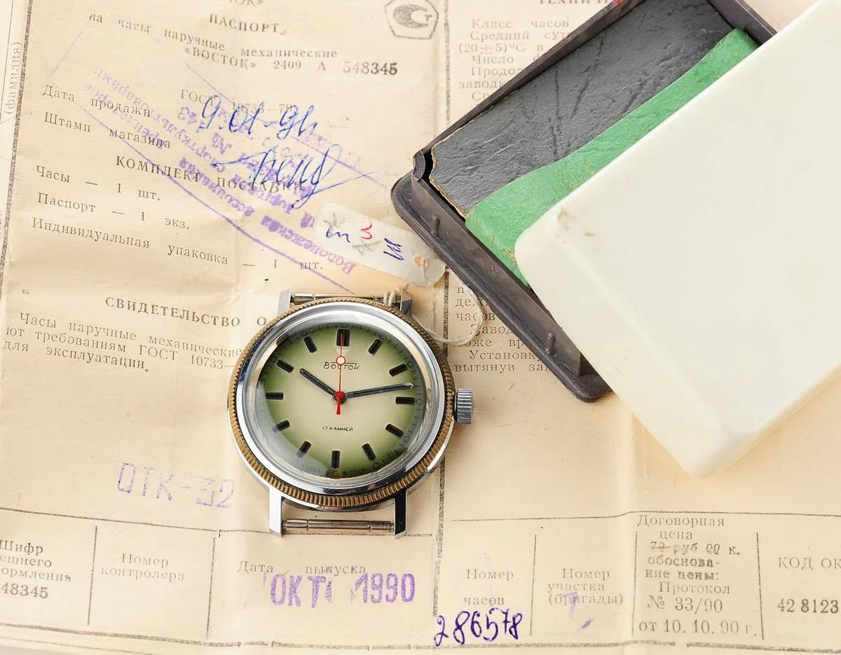 watch Vostok round greenish NOS 9160-0179