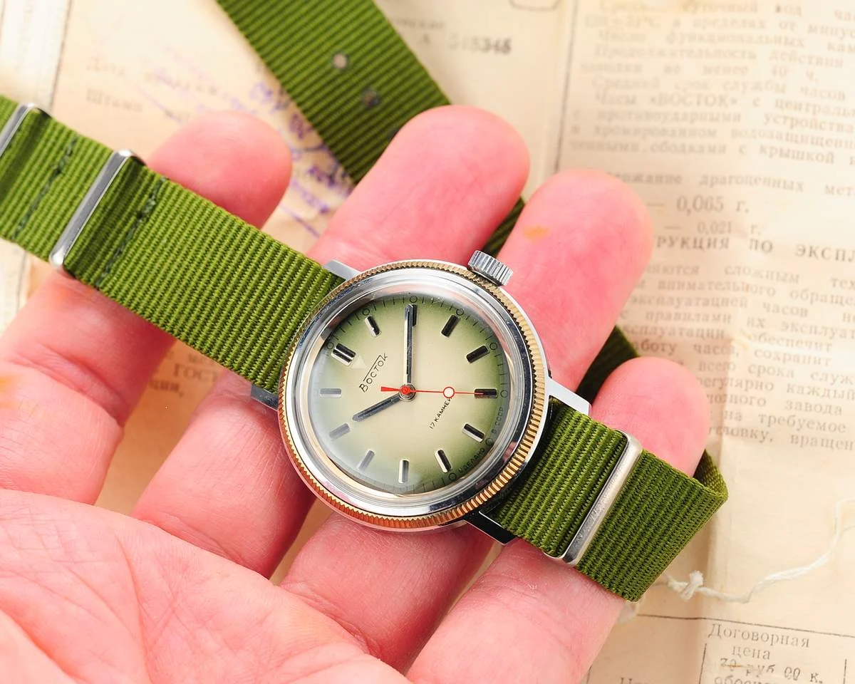 watch Vostok round greenish NOS 9160-0186