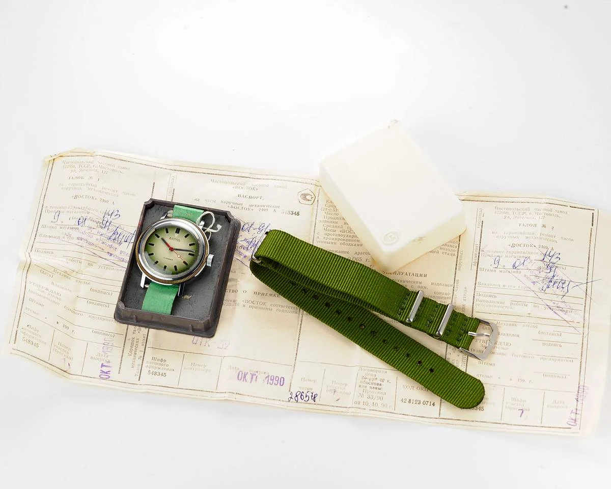 watch Vostok round greenish NOS 9160-0188