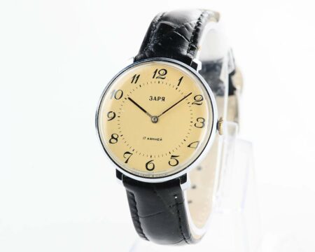 Vintage mechanical Zaria watch with cream dial