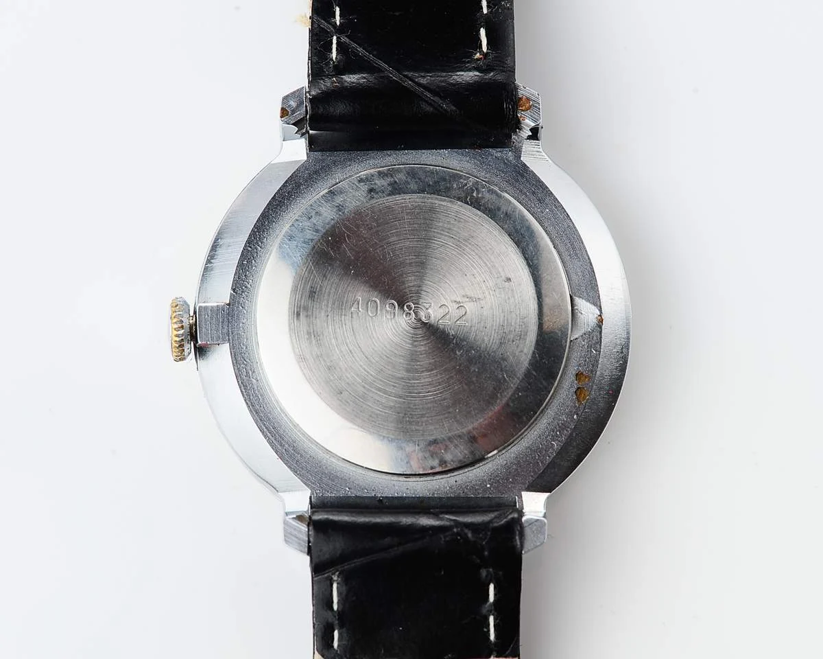 Vintage mechanical Zaria watch with cream dial