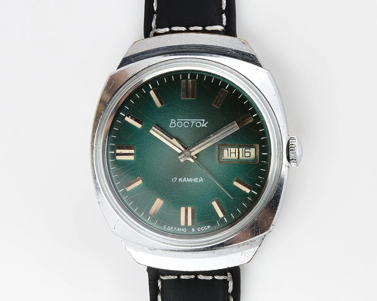 Rare: Vostok 2428 mechanical wrist watch with double calendar!