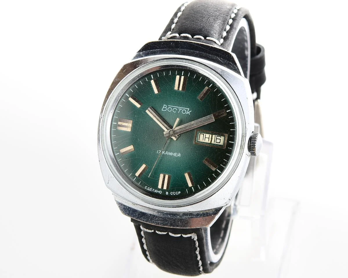 Rare: Vostok 2428 mechanical wrist watch with double calendar!