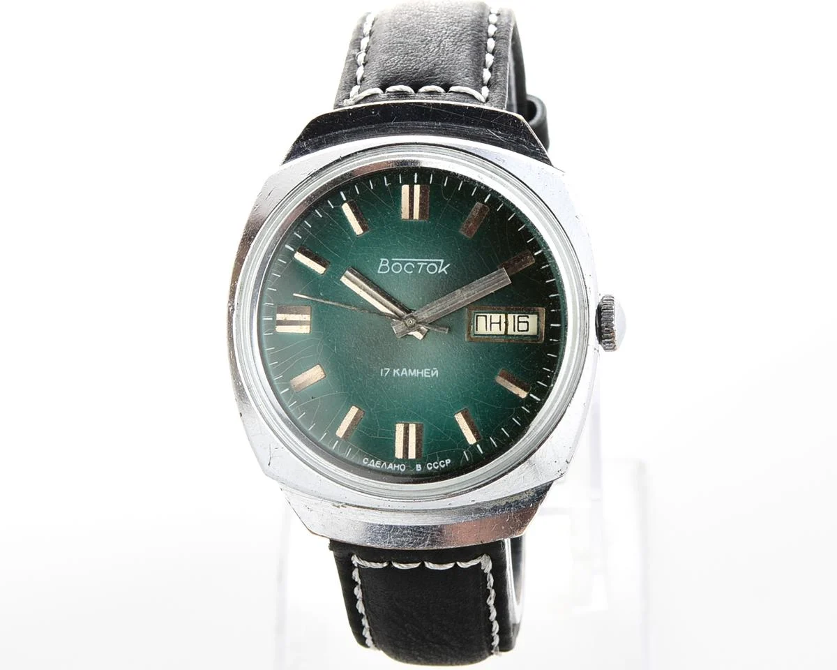 Rare: Vostok 2428 mechanical wrist watch with double calendar!